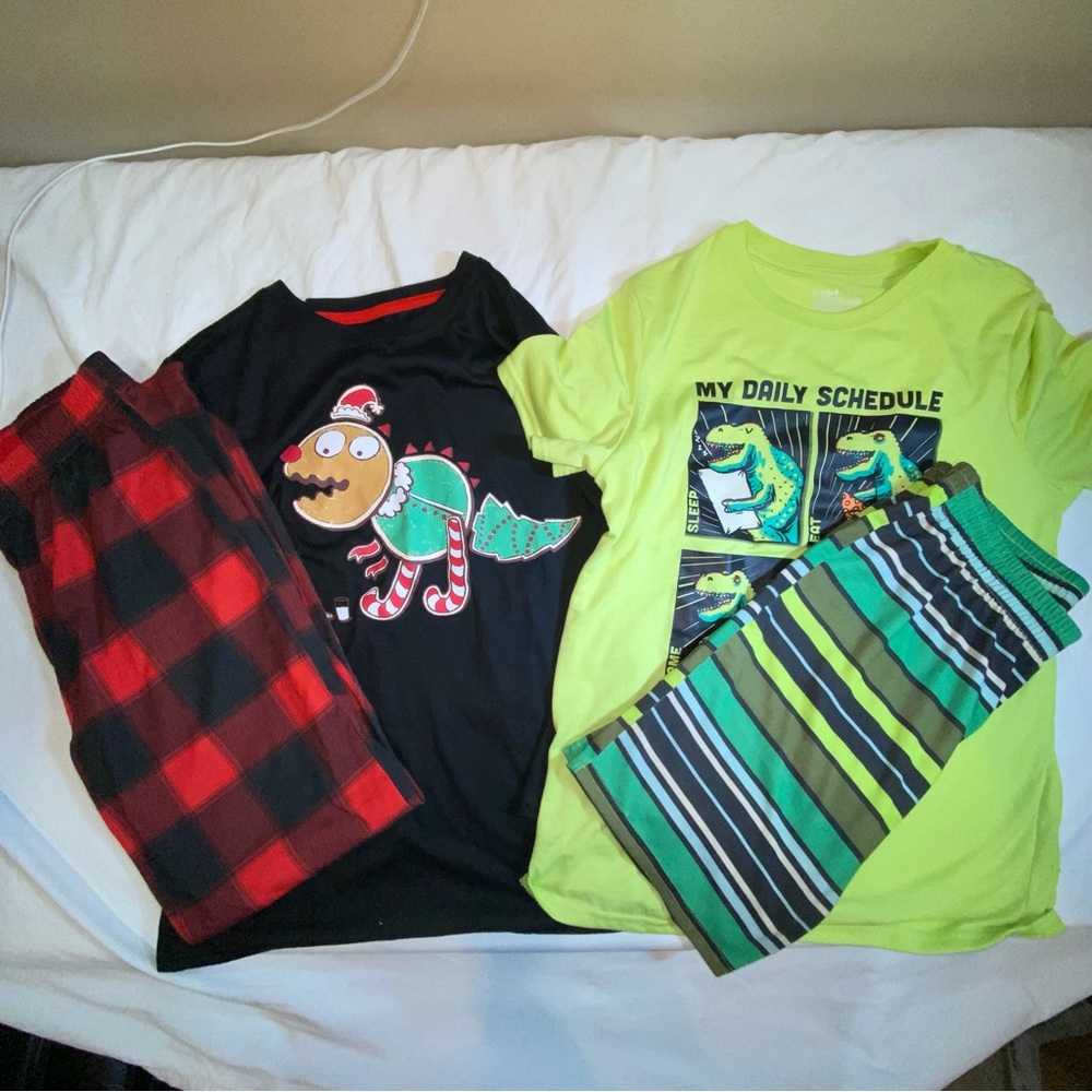 Boys Cat & Jack Christmas Dinosaur Pajama Set - Black, Red, Green